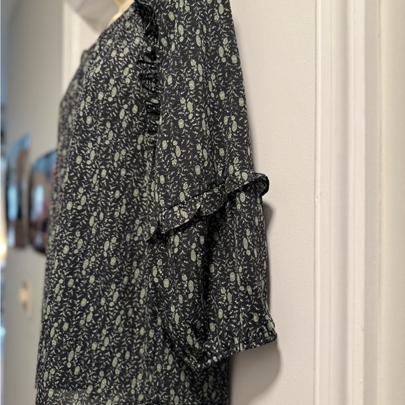 Beacon Apparel Green & Black Floral Print Blouse Size XL - Picture 3 of 9